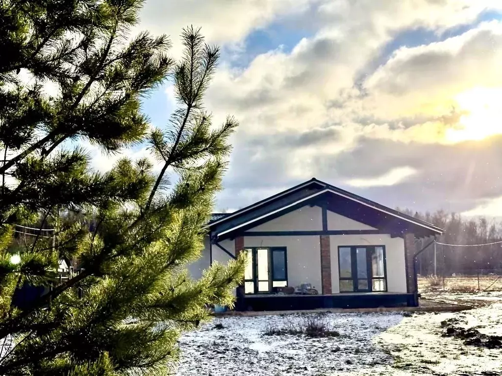 Дом в Калужская область, Жуковский муниципальный округ, Корсаково ... - Фото 1