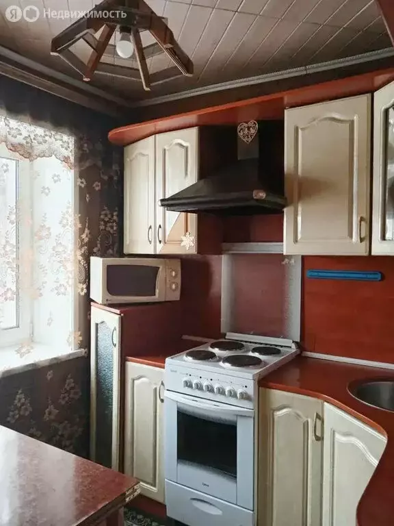 3-комнатная квартира: Райчихинск, улица Свердлова, 18 (57.2 м) - Фото 2