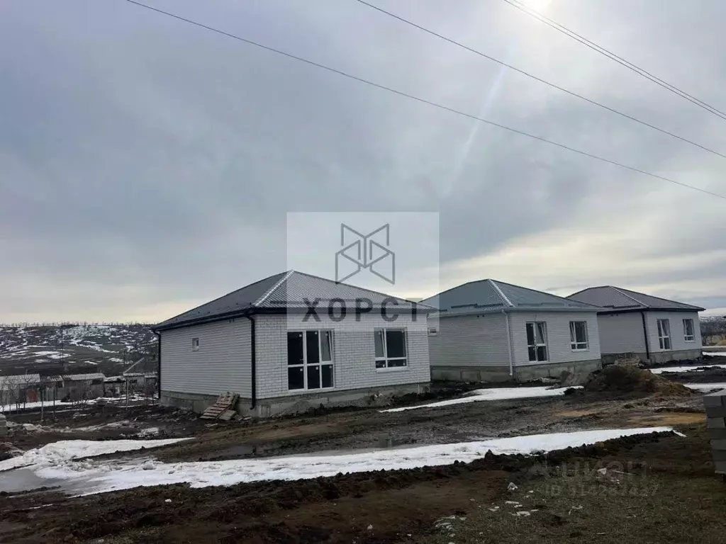 Дом в Ставропольский край, Шпаковский муниципальный округ, с. Надежда ... - Фото 1