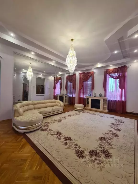 Коттедж в Волгоградская область, Волгоград Чирская ул. (342 м) - Фото 1