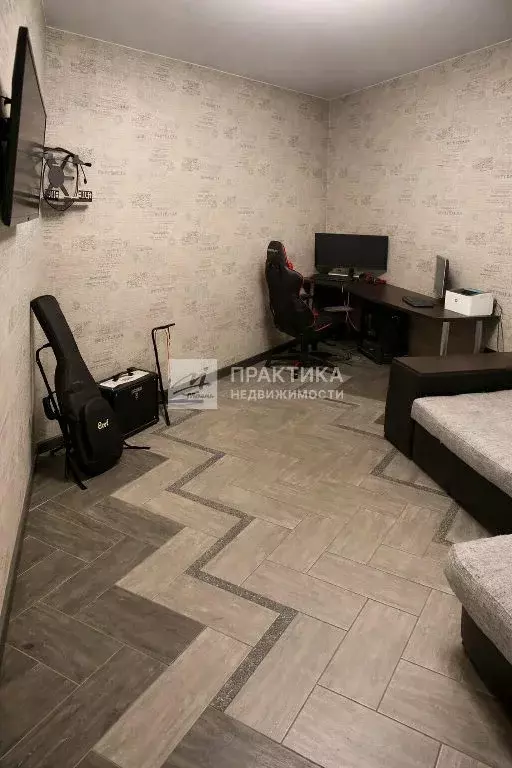 Продается 4-комнатная квартира - Фото 2