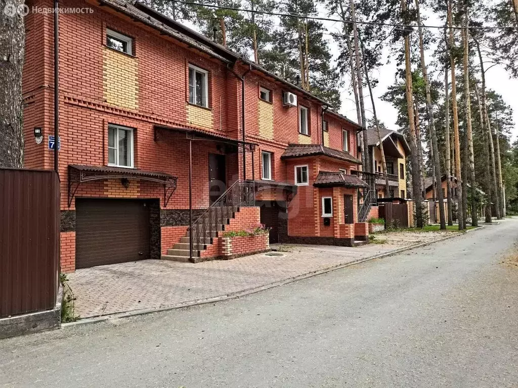 Дом в Новосибирск, улица Бестужева (230 м) - Фото 1