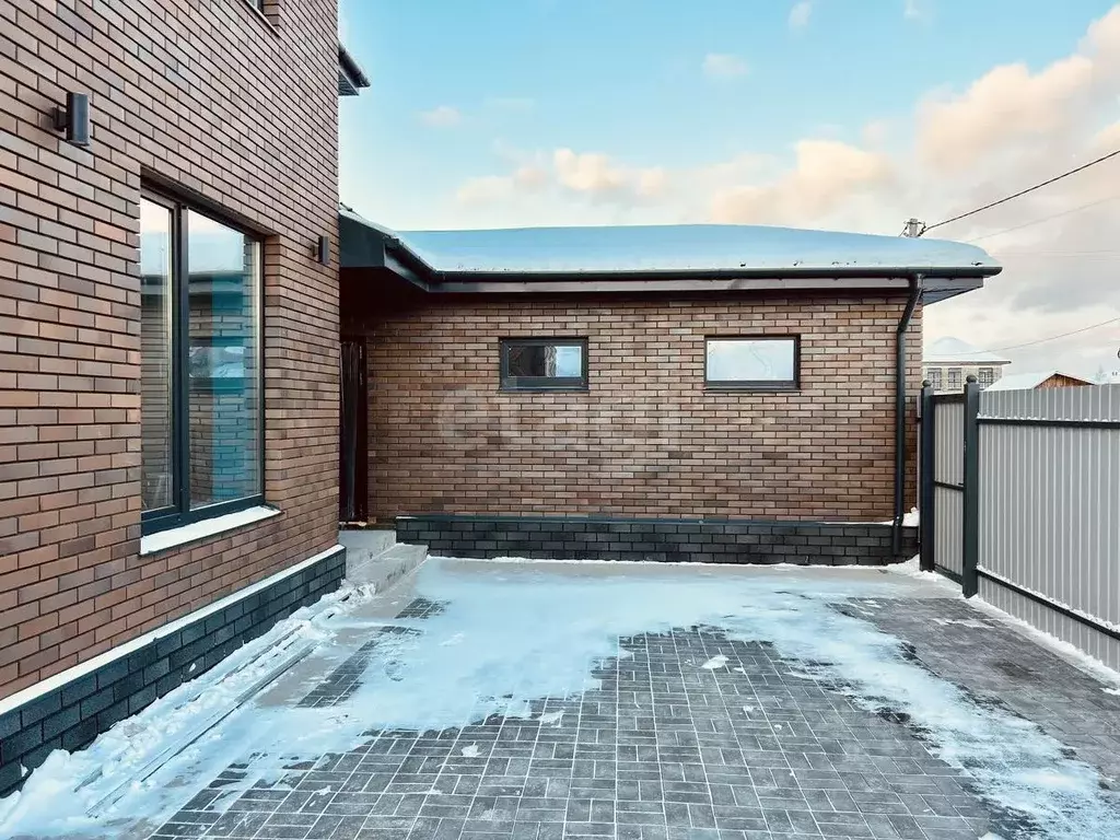 Дом в Тюменская область, Тюмень ул. Дмитрия Коротчаева (170 м) - Фото 1