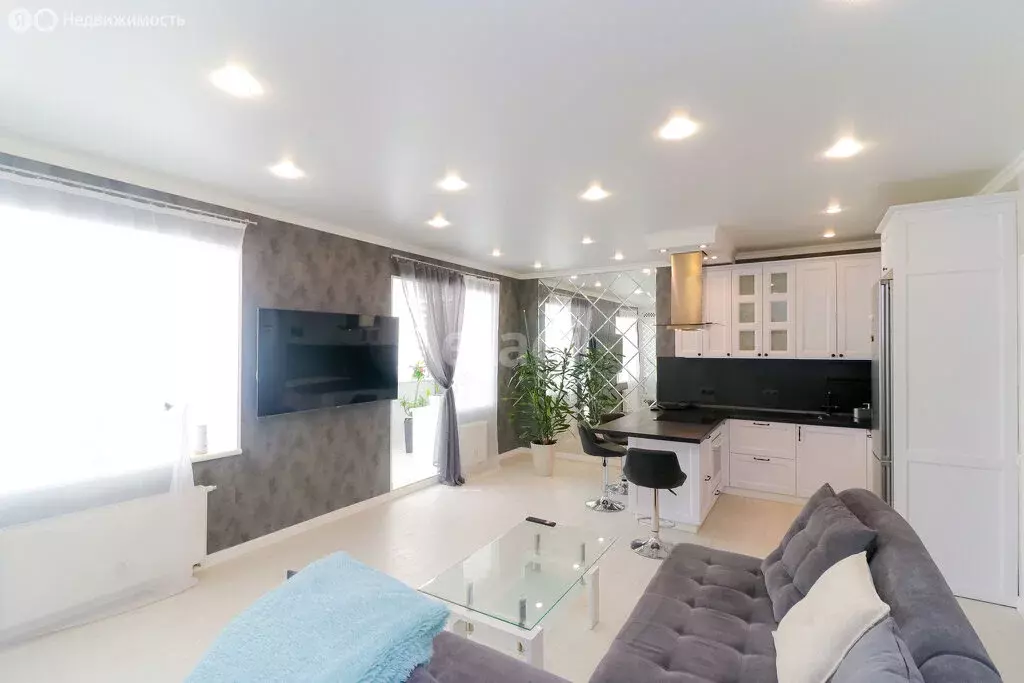 1-комнатная квартира: Тюмень, Интернациональная улица, 199к1 (57.4 м) - Фото 1