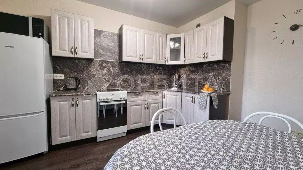 1-к кв. Тюменская область, Тюмень ул. 50 лет Октября, 57А (36.6 м) - Фото 1