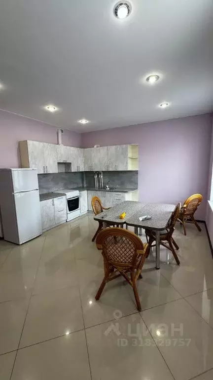 2-к кв. Крым, Симферополь ул. Болгарская, 25 (80.0 м) - Фото 0