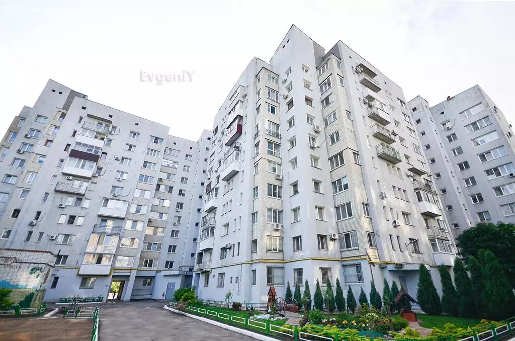 3-комнатная квартира: Саратов, улица имени Братьев Никитиных, 6 (84 м) - Фото 0