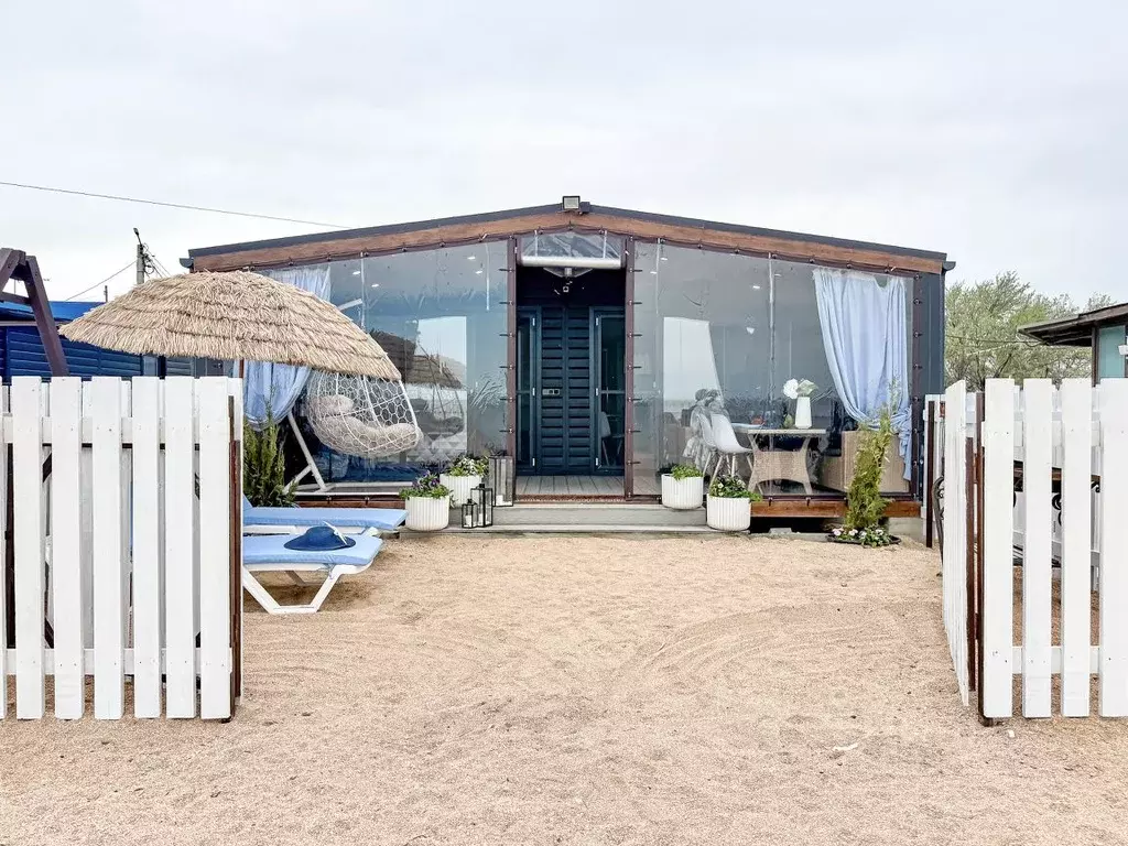 Дом в Краснодарский край, Темрюкский район, Ахтанизовское с/пос, пос. ... - Фото 1