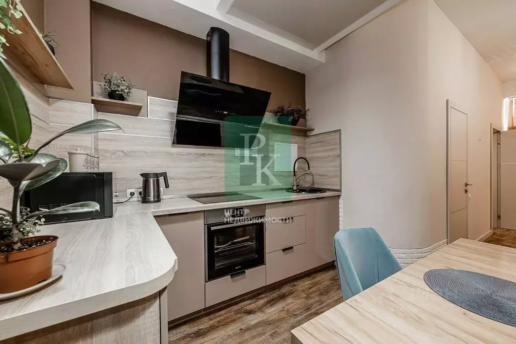 2-к кв. Севастополь ул. Вакуленчука, 53/8 (66.6 м) - Фото 1