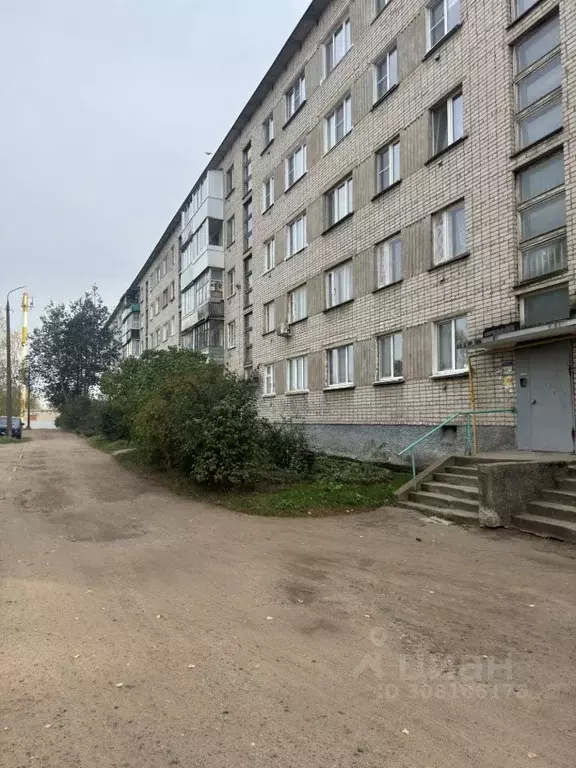 2-к кв. Смоленская область, Ярцево Школьная ул., 5 (43.9 м) - Фото 0