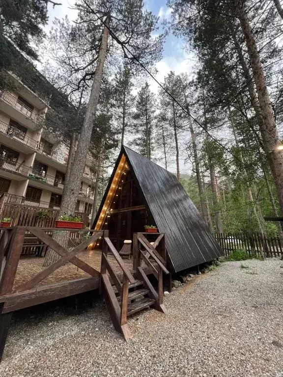 Дом в Кабардино-Балкария, Эльбрусский район, с. Терскол ул. ... - Фото 1
