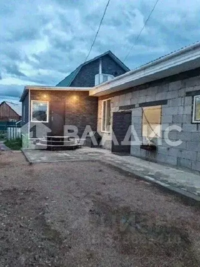 Дом в Бурятия, Улан-Удэ Грачевская ул. (100 м) - Фото 1