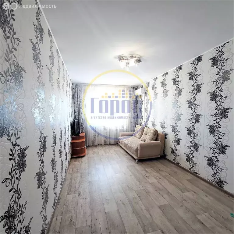 3-комнатная квартира: Копейск, улица Короленко, 12 (73.2 м) - Фото 1