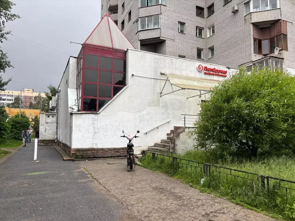 Торговая площадь в Санкт-Петербург Комендантский просп., 28К1 (582 м) - Фото 1