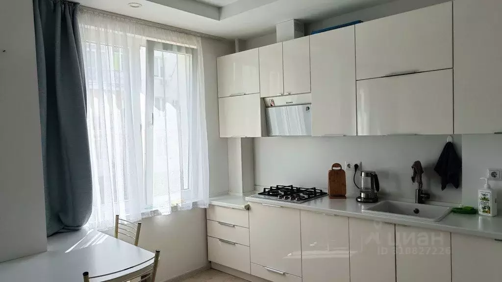 1-к кв. Краснодарский край, Геленджик Дивноморская ул., 37Бк5 (40.0 м) - Фото 0