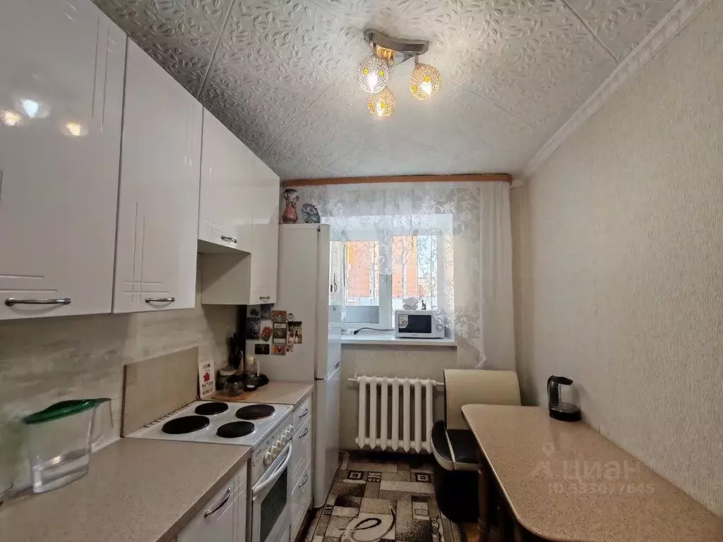 2-к кв. Тюменская область, Тюмень ул. Космонавтов, 8 (50.1 м) - Фото 1