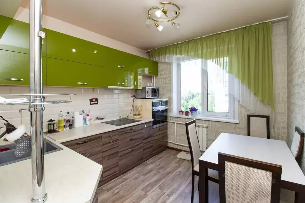 3-к кв. Красноярский край, Красноярск Взлетка мкр, ул. Батурина, 20 ... - Фото 0