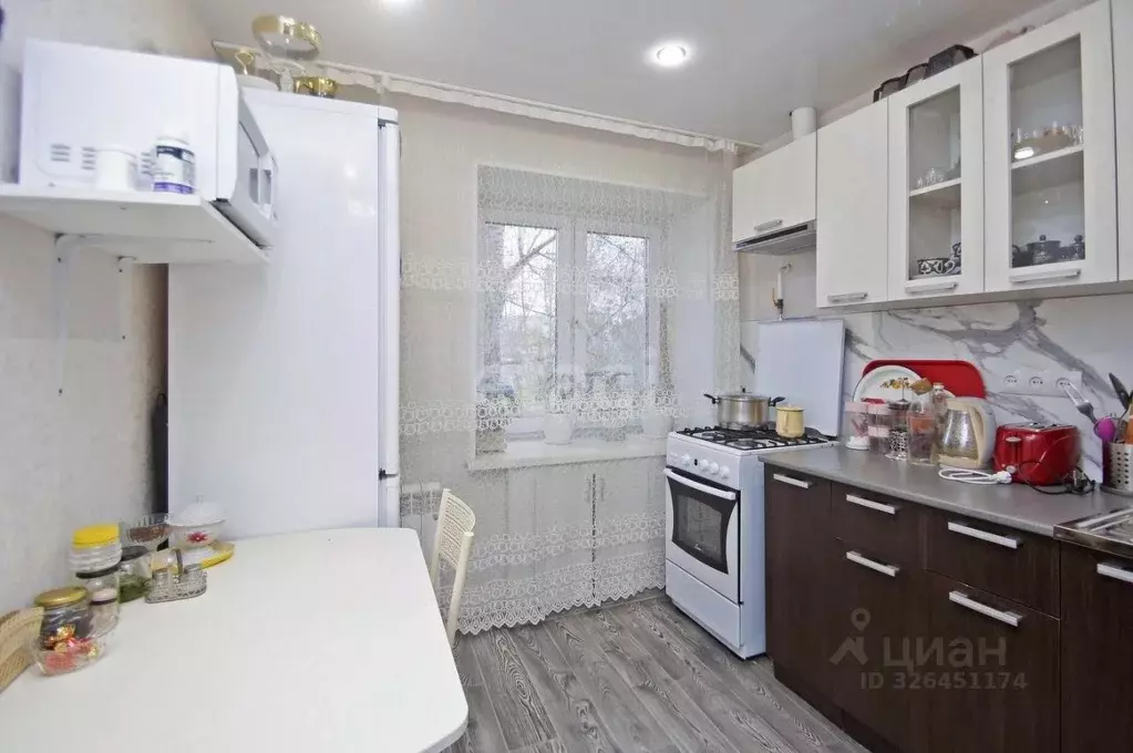 2-к кв. Омская область, Омск просп. Космический, 9 (44.2 м) - Фото 1