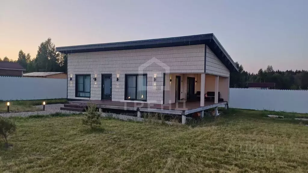 Дом в Ленинградская область, Лужский район, Заклинское с/пос, Лужское ... - Фото 1