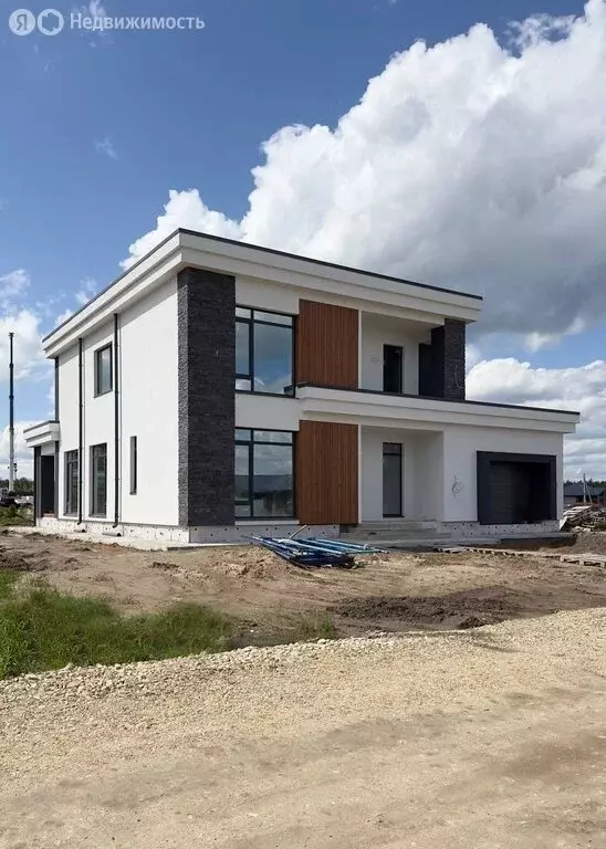Дом в село Столбище, улица Маяковского (330 м) - Фото 1