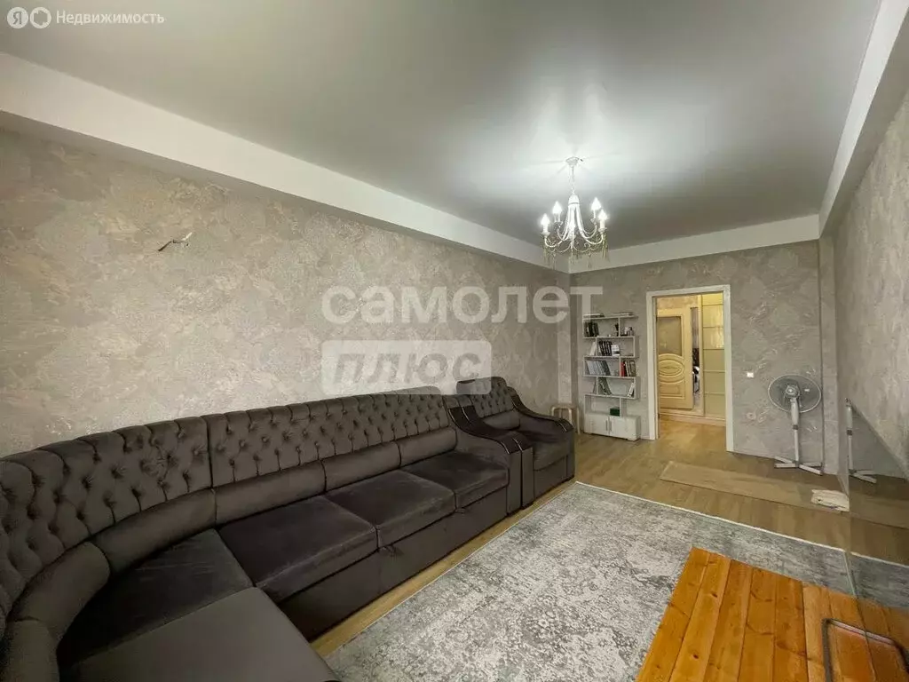 2-комнатная квартира: Махачкала, улица Хаджи Булача, 14Б (80 м) - Фото 0