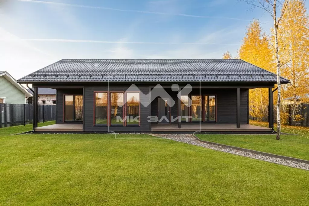 Дом в Ленинградская область, Шлиссельбург Кировский район, Октябрьская ... - Фото 1