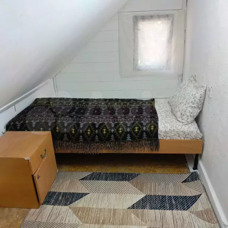 Комната 7 м в 6-к., 2/2 эт. - Фото 1