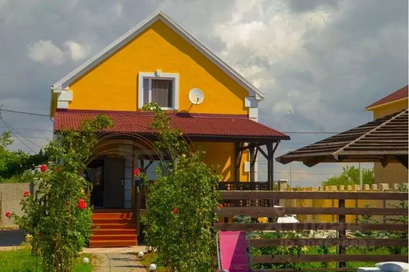 Дом в Крым, Сакский район, с. Уютное ул. Степная (271 м) - Фото 1