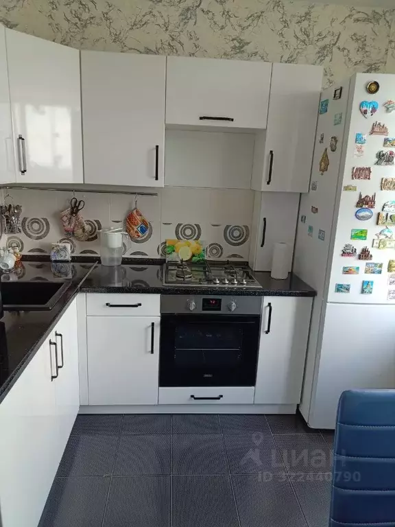 2-к кв. Омская область, Омск ул. Звездова, 103 (53.1 м) - Фото 2