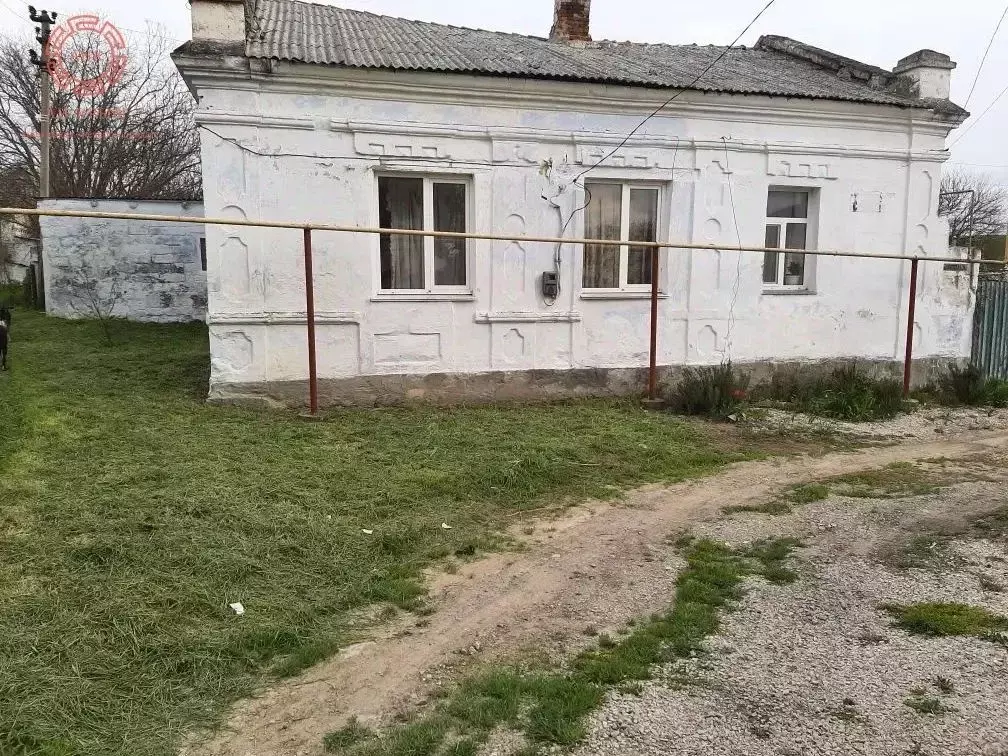 Дом в Крым, с. Ленинское ул. Советская (49 м) - Фото 1