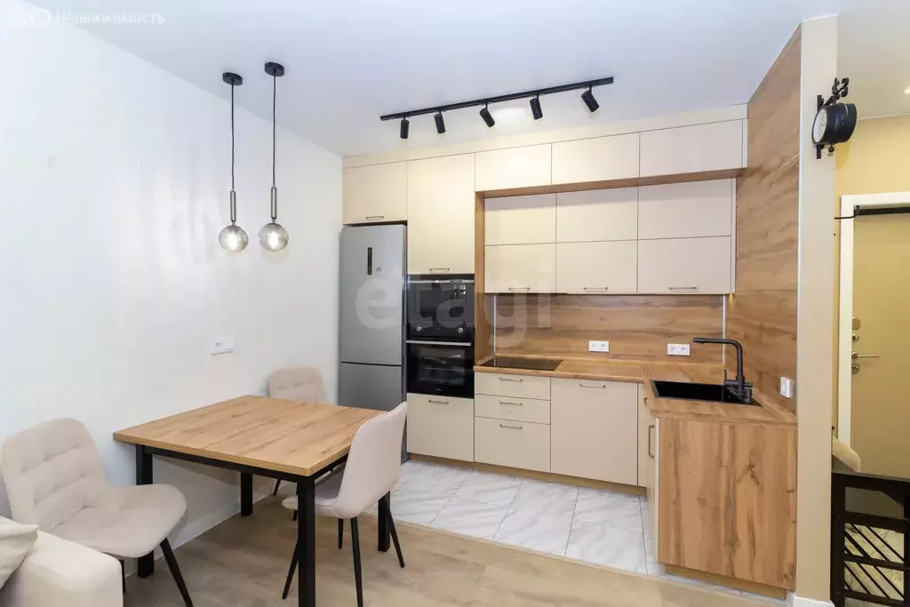 2-комнатная квартира: Тюмень, улица Фармана Салманова, 16 (56.1 м) - Фото 1