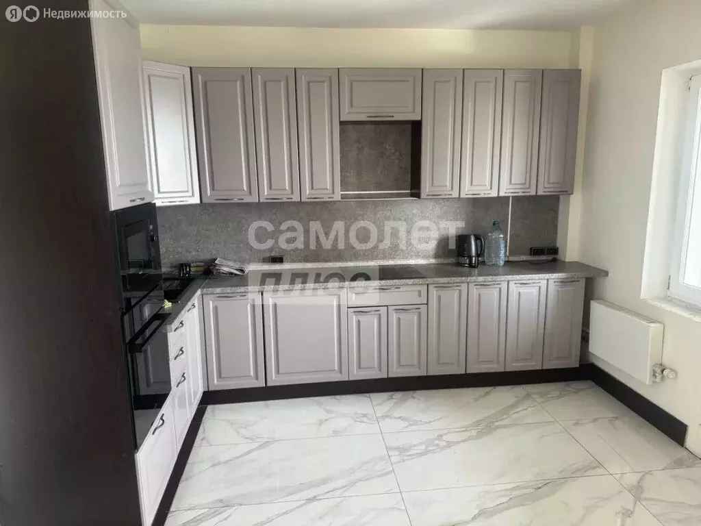 3-комнатная квартира: посёлок городского типа Новоивановское, ... - Фото 1