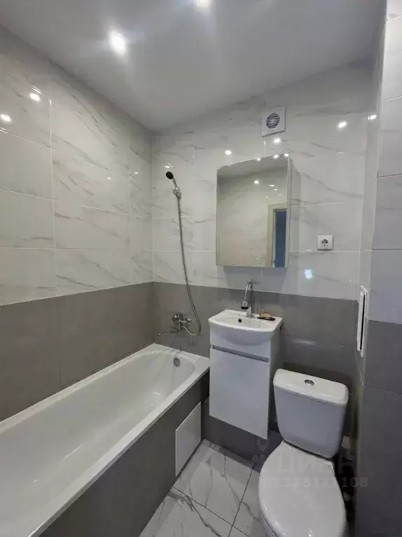 1-к кв. Волгоградская область, Волгоград ул. Тракторостроителей, 27 ... - Фото 1