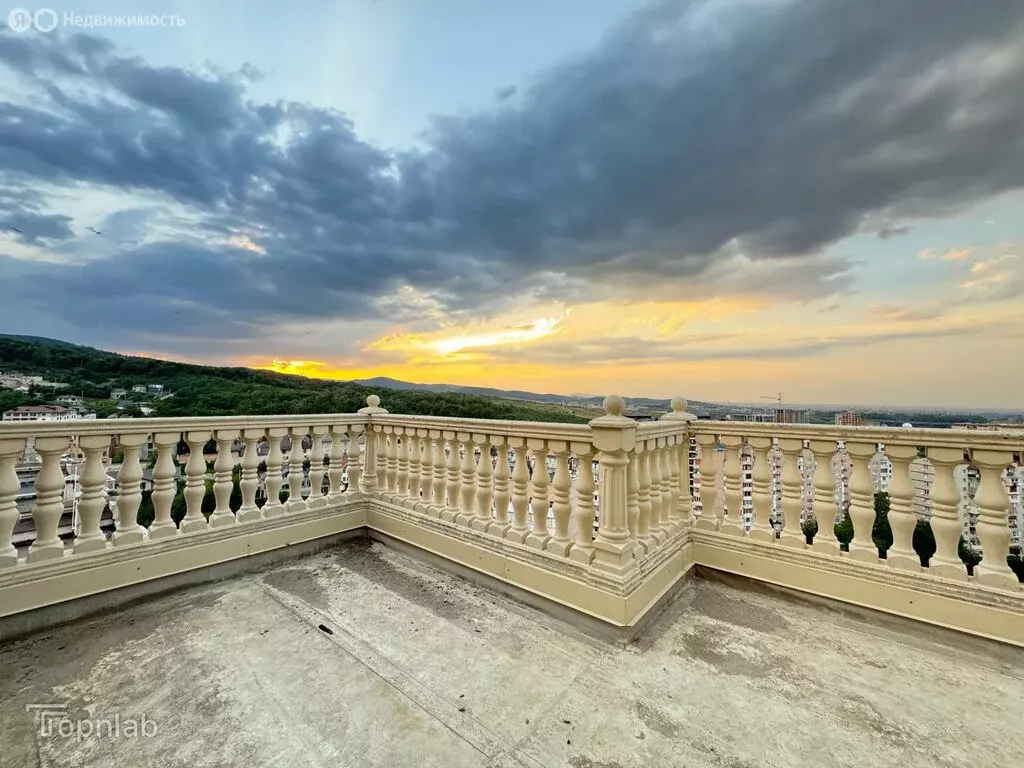 4-комнатная квартира: Нальчик, улица Атажукина, 2А (218.1 м) - Фото 1