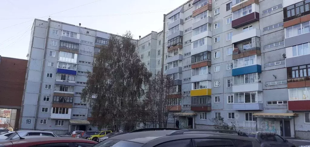 3-к кв. Кемеровская область, Прокопьевск ул. Есенина, 18 (64.2 м) - Фото 1