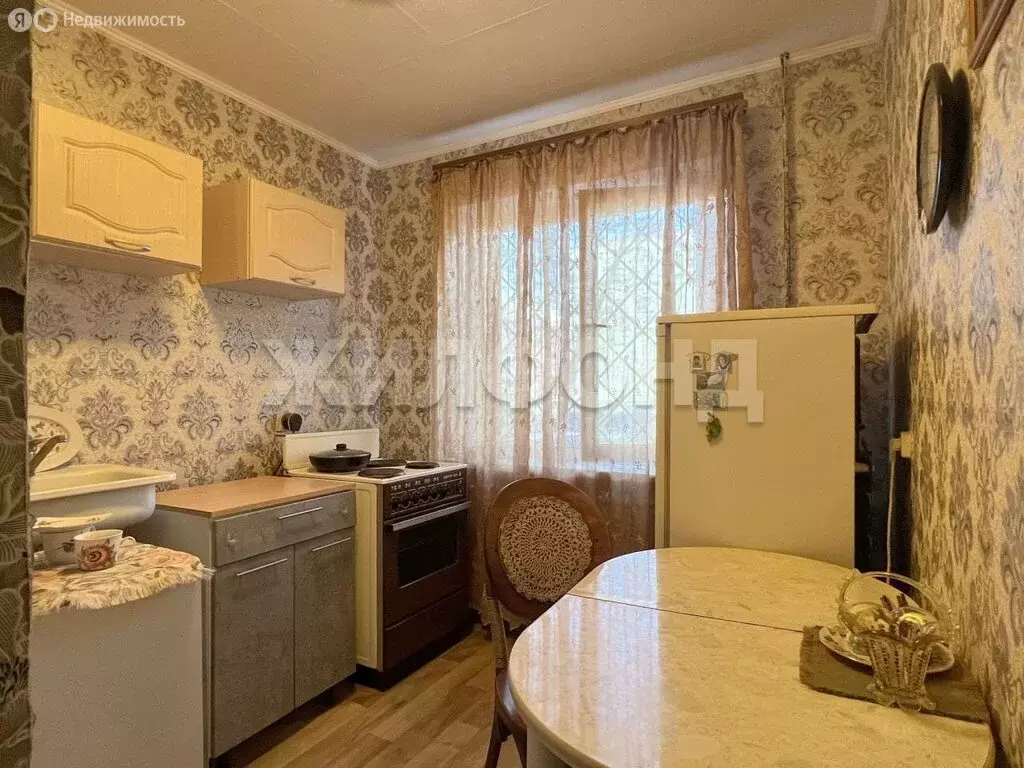 3-комнатная квартира: Новосибирск, улица Петухова, 42 (58.4 м) - Фото 1