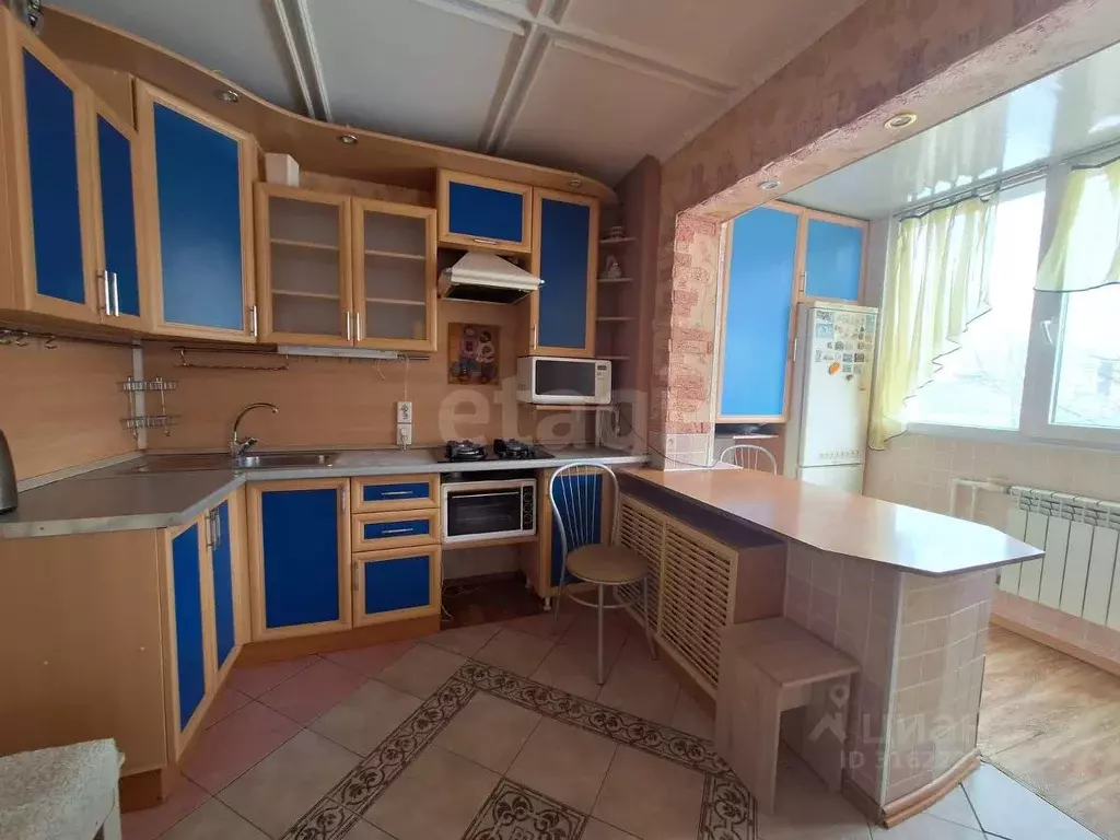 3-к кв. Вологодская область, Череповец Октябрьский просп., 79 (73.4 м) - Фото 0