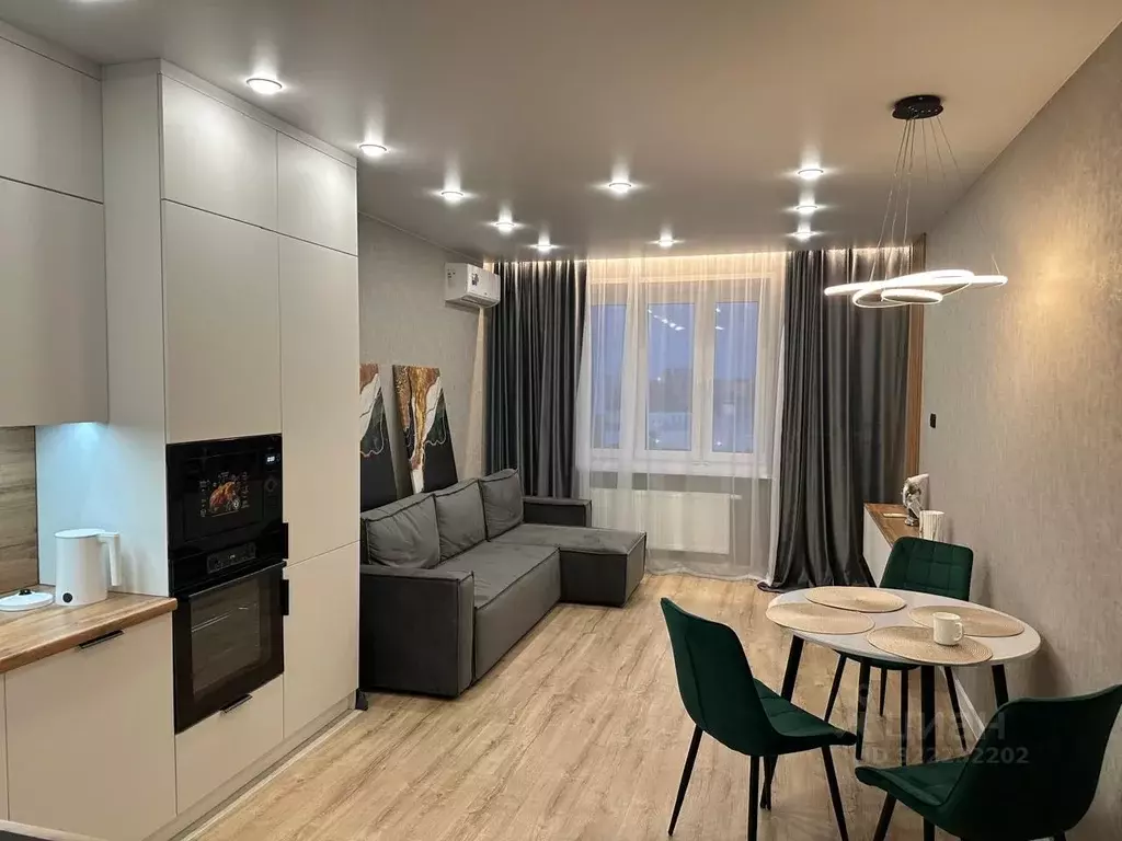 2-к кв. Тюменская область, Тюмень ул. Республики, 204к6 (68.0 м) - Фото 1