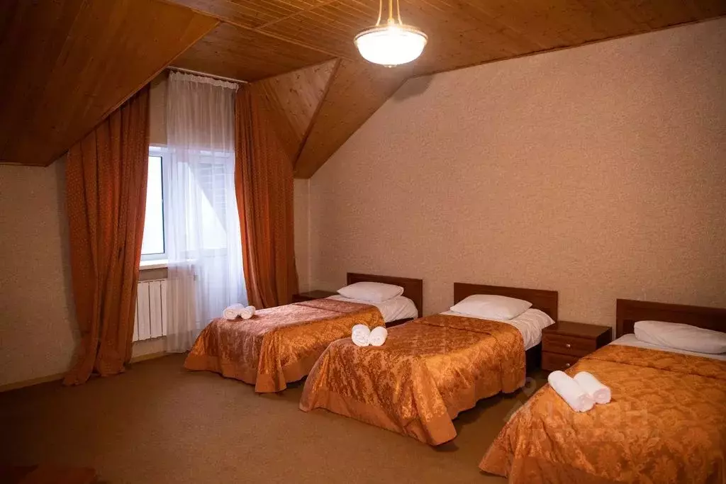 Комната Карачаево-Черкесия, Домбай кп ул. Карачаевская, 62 - Фото 1