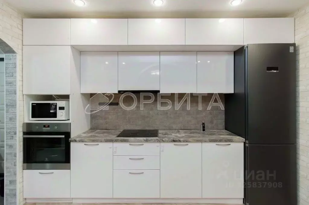 2-к кв. Тюменская область, Тюмень ул. Федюнинского, 58к1 (58.8 м) - Фото 1