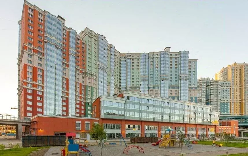 3-к кв. Санкт-Петербург ул. Кустодиева, 7к1 (93.0 м) - Фото 1