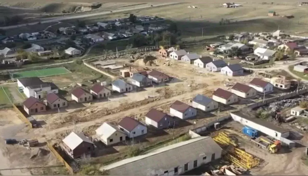 Дом в Калмыкия, Элиста городской округ, пос. Аршан ул. Антрацитовская, ... - Фото 2