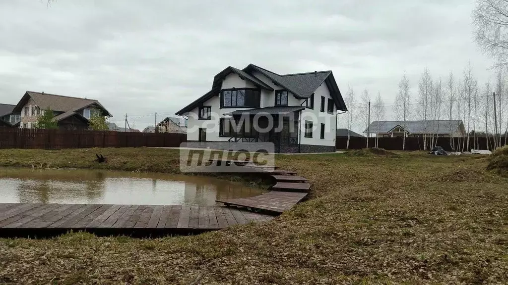 Дом в Калужская область, Жуковский муниципальный округ, д. Чернишня, ... - Фото 1