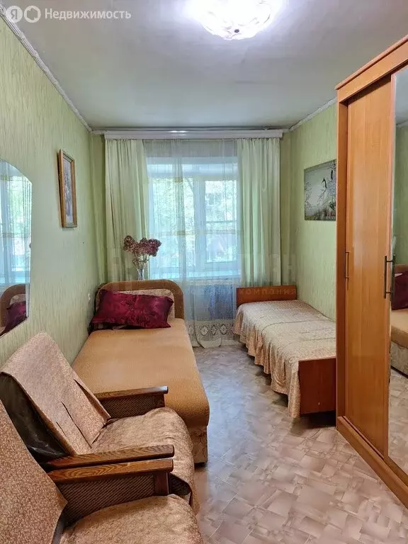 3-комнатная квартира: Хабаровск, улица Суворова, 10 (56.2 м) - Фото 1