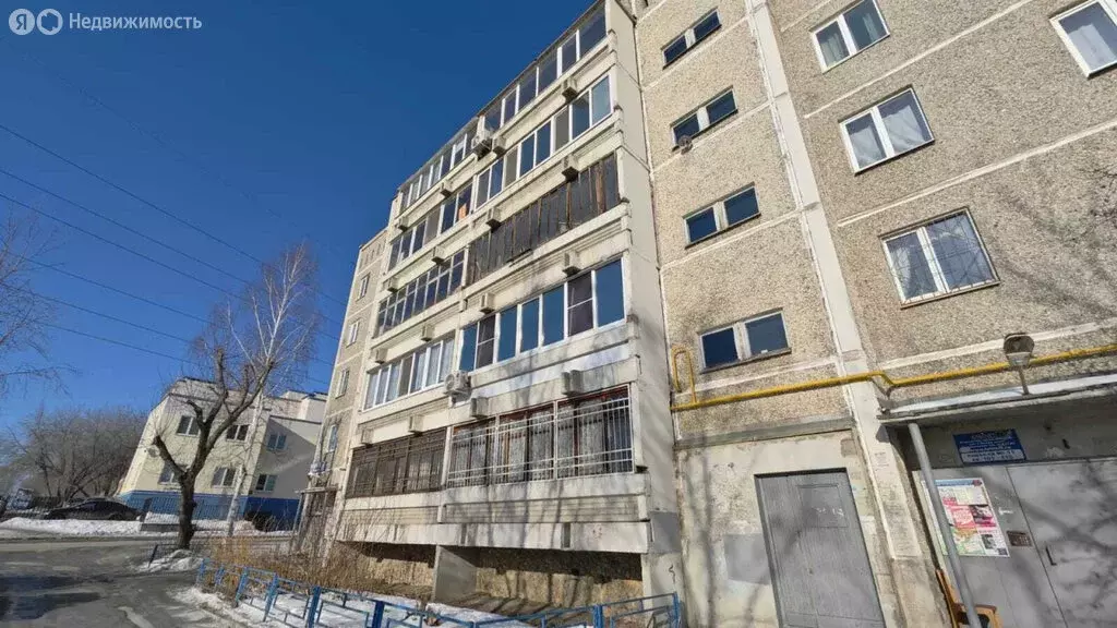 3-комнатная квартира: Екатеринбург, Хрустальная улица, 51 (63.2 м) - Фото 0