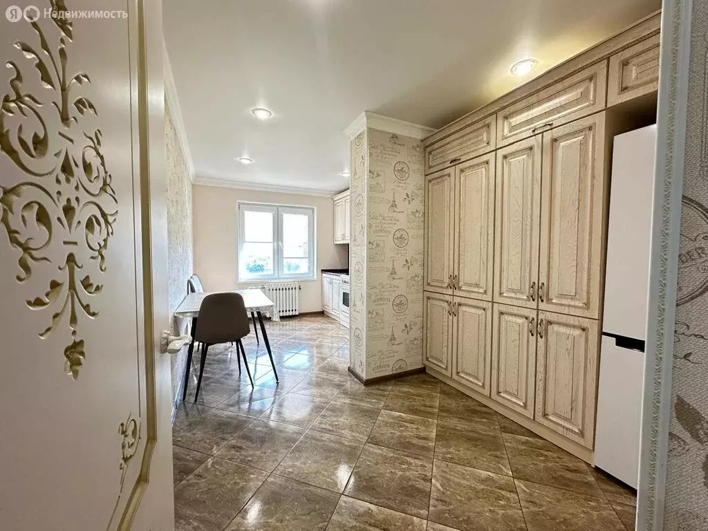 3-комнатная квартира: Владикавказ, улица Астана Кесаева, 2 (75.4 м) - Фото 1