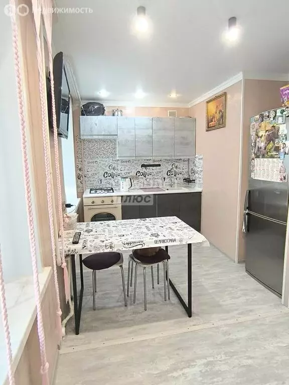 3-комнатная квартира: Октябрьский, 35-й микрорайон, 15 (51.6 м) - Фото 1