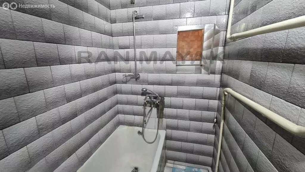 3-комнатная квартира: Майкоп, Краснооктябрьская улица, 2 (55.4 м) - Фото 2