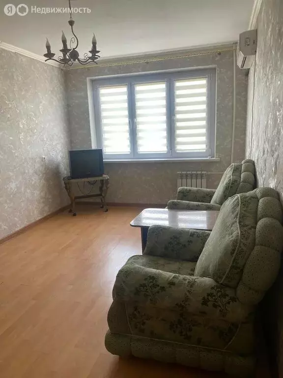 3-комнатная квартира: Махачкала, улица Комарова, 8А (62 м) - Фото 0
