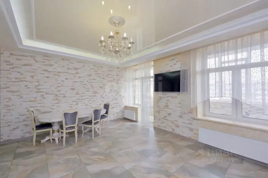 3-к кв. Тюменская область, Тюмень ул. Раушана Абдуллина, 9 (117.0 м) - Фото 1